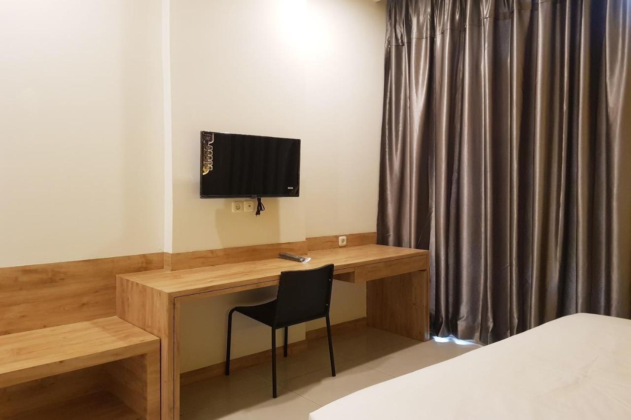 Oyo 90015 Platinum Guest House Medan Exterior photo