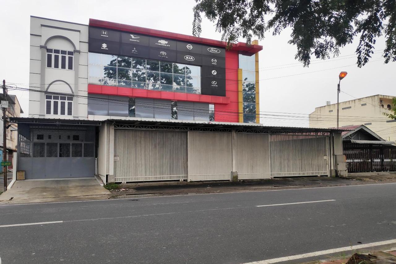 Oyo 90015 Platinum Guest House Medan Exterior photo